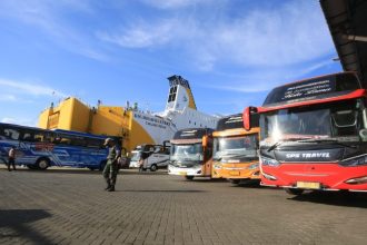 Pelindo mengirimkan 70 bus pariwisata untuk mensukseskan peringatan HUT ke 79 Republik Indonesia. (Foto: Pelindo)
