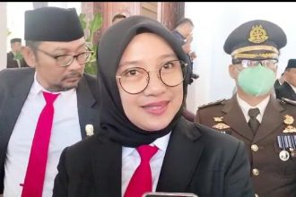 Bupati Banyuwangi Ipuk saat wawancara usai mendengarkan pidato kenegaraan. (Foto : Irham/siginews.com)