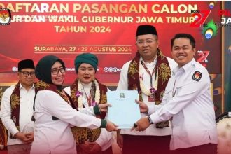 Luluk-Lukman diantar Ketum PKB Cak Imin Daftar Cagub-Cawagub ke KPU Jatim. (Foto : KPU Jatim)
