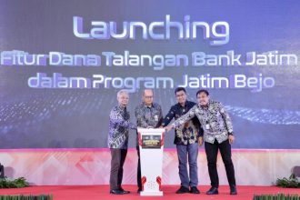 Penjabat (Pj) Sekretaris Daerah Provinsi Jawa Timur Bobby Soemiarsono di sela acara E- Purchasing Award tahun 2024 di Grand City Convex Surabaya. (Foto : Propim Pemprov Jatim)