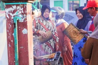 Cagub Jawa Timur no. 3 Risma menyakini kuliner Madura seperti Sate bisa menjadi kuliner dunia.