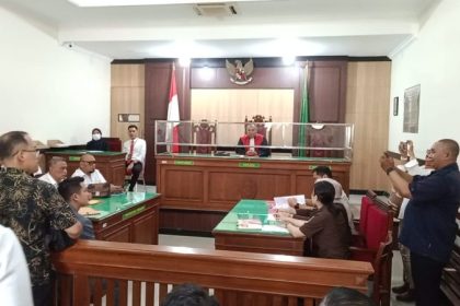 suasana sidang praperadilan di Pengadilan Negeri Gresik. (Foto : roi/siginews.com)