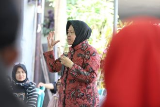 Cagub Jatim Tri Rismaharini atau Bu Risma memaparkan program Pahlawan Ekonomi. (Foto : trio)