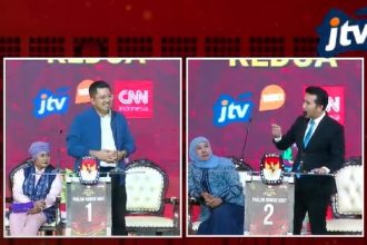 Cawagub Emil Dardak men-skakmat pertanyaan Cawagub Lukmanul Khakim di debat kedua Pilgub Jatim 2024. (fot : yt KPU Jatim)