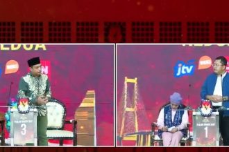 Gus Hans menjawab pertanyaan Lukman di Debat Kedua Pilgub Jatim 2024. (foto : yt KPU Jatim)