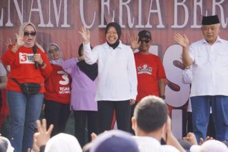 Calon Gubernur Jawa Timur nomor urut 3, Tri Rismaharini atau Bu Risma menyapa warga Malang di Lapangan Lumba-lumba, Turen, Kabupaten Malang. (Foto : resik)