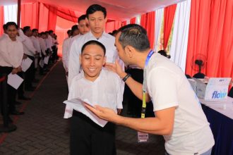 Penyandang disabilitas dari Banyuwangi Wahyu Riyanto mengikuti Seleksi Kompetensi Dasar (SKD) Calon Pegawai Negeri Sipil (CPNS) Kemenkumham. (Foto : Humas Kemenkumham Jatim)