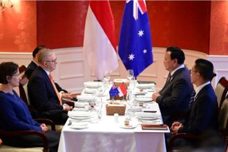 Presiden Republik Indonesia Prabowo Subianto menerima kunjungan kehormatan dari Perdana Menteri Australia, Anthony Albanese, di Lima, Peru, pada Kamis (14/11/2024). (Foto: BPMI Setpres/Muchlis Jr)