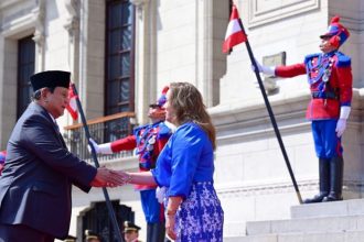 Presiden Republik Indonesia, Prabowo Subianto, melakukan kunjungan resmi kepada Presiden Republik Peru, Dina Boluarte, di Istana Pemerintahan Peru, pada Kamis (14/11/2024). (Foto: BPMI Setpres/Muchlis Jr)