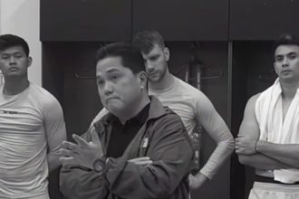 Di depan pemain timnas, Erick Thohir mengatakan siap mengundurkan diri dari Ketua Umum PSSI. (Foto : SS IG erickthohir)