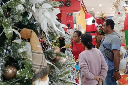 Pernak-pernik perayaan Natal di Pasar Atum Mall Surabaya. (Foto : kfp)
