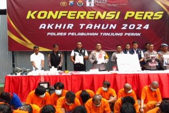 Polres Pelabuhan Tanjung Perak Surabaya membeberkan hasil ungkap kasus selama Tahun 2024. (Foto: kfp)