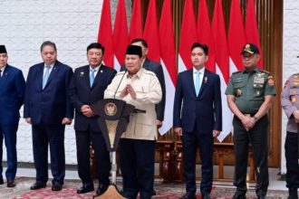 Presiden RI Prabowo Subianto memberikan keterangan pers sebelum bertolak kunjungan kenegaraan di kairo, Mesir. (Foto: BPMI Setpres/Muchlis Jr)