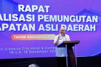Pj Sekretaris Daerah Provinsi Jawa Timur Bobby Soemiarsono dalam Rapat Optimalisasi Pemungutan Pendapatan Asli Daerah. (Foto : Opi)
