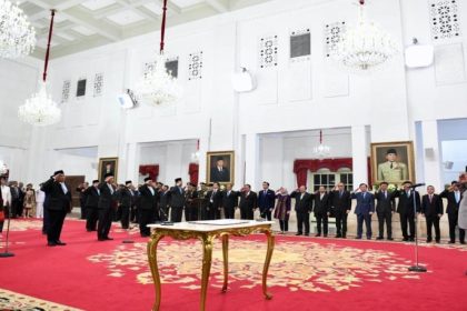 Pengucapan sumpah jabatan Pimpinan dan Dewas KPK dihadapan Presiden Prabowo di Istana Negara, Jakarta, pada Senin, (16/12/2024). (Foto: BPMI Setpres)
