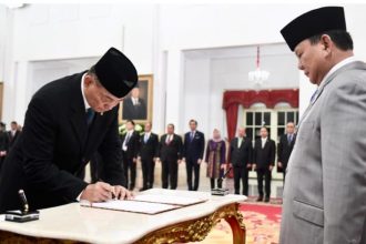 Menteri Pertahanan Sjafrie Sjamsoeddin dilantik sebagai Ketua Harian Dewan Pertahanan Nasional Sjafrie Sjamsoeddin oleh Presiden Prabowo Subianto. (Foto : BPMI Setpres/Cahyo)