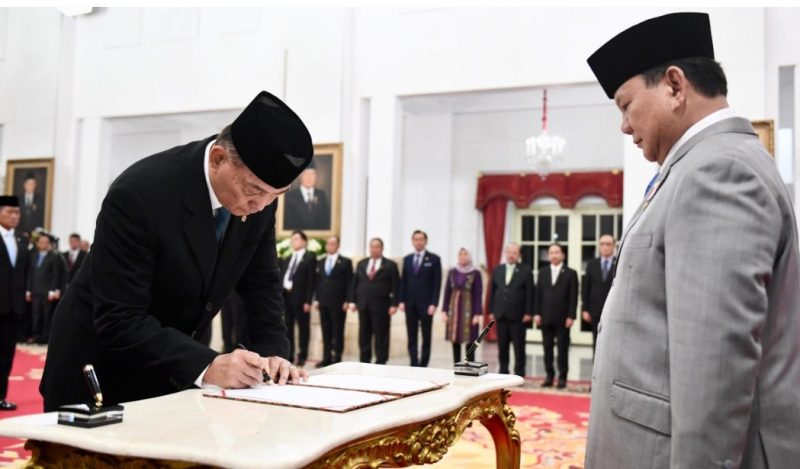 Menteri Pertahanan Sjafrie Sjamsoeddin dilantik sebagai Ketua Harian Dewan Pertahanan Nasional Sjafrie Sjamsoeddin oleh Presiden Prabowo Subianto. (Foto : BPMI Setpres/Cahyo)