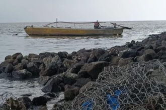 Cuaca ekstrem akhir-akhir ini membuat nelayan tidak berani melaut mencari ikan. (foto: kfp)