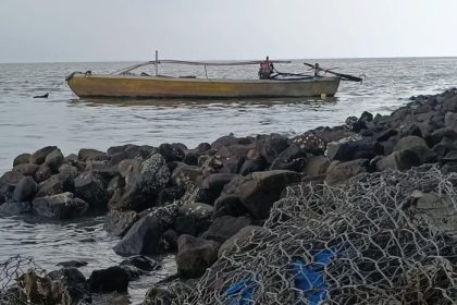 Cuaca ekstrem akhir-akhir ini membuat nelayan tidak berani melaut mencari ikan. (foto: kfp)