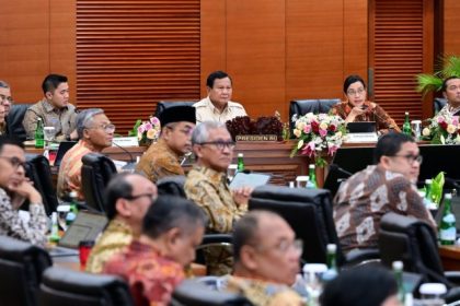 Presiden Prabowo Subianto menyampaikan keterangan persnya di Kantor Kementerian Keuangan Jakarta, pada Selasa (31/12/2024). (Foto: BPMI Setpres/Muchlis Jr)
