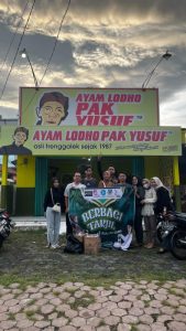 Bagi-bagi takjil ini sebagai wujud kepedulian kepada masyarakat, sekaligus menunjukkan kehadiran PIM di kota Nganjuk. (Foto : PIM Nganjuk)