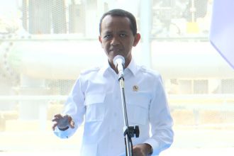 Menteri ESDM Bahlil Lahadalia saat melaporkan perkembangan Pabrik Pemurnian Logam Mulia PT Freeport Indonesia di Gresik, Provinsi Jawa Timur. (Foto : ss yt sekretariatpresiden)