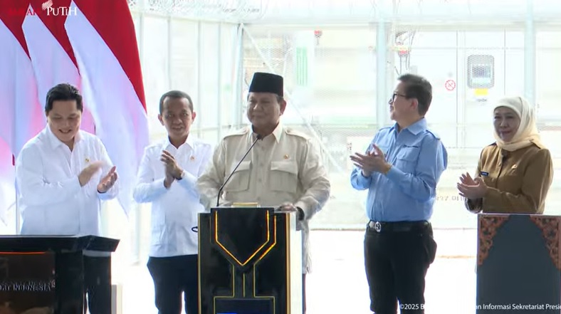 Presiden Republik Indonesia Prabowo Subianto meresmikan Pabrik Pemurnian Logam Mulia PT Freeport di Gresik, Provinsi Jawa Timur. (Foto : ss yt sekretariatpresiden)