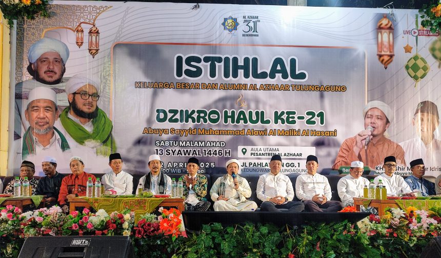 Acara Dzikro Haul ke 21 Abuya Sayyid Muhammad Alawi Al Maliki Al Hasani, serta halal bihalal, di Pesantren Al Azhaar, Kedungwaru, Kabupaten Tulungagung. (foto : al azhaar)