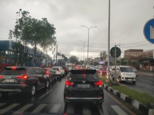 Kendaraan dari traffic light Bentoel menuju arah Karangploso Malang juga padat merayap. (Foto : Rois/siginews)