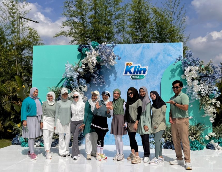 Peluncuran SoKlin Liquid dan SoKlin Rapika Hijab Cool, di Terrace Garden, Golf Graha Famili, Surabaya, Minggu (13/4/2025). (Foto : WINGS)