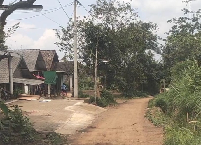 Warga di Desa Klampok, Kecamatan Singosari, Kabupaten Malang, Provinsi Jawa Timur belum mendapatkan air bersih dari proyek SPAM Singosari. Padahal seharusnya air bersih dari SPAM Singosari ini sudah mengalir sebelum Khofifah mengakhiri masa jabatannya sebagai Gubernur Jawa Timur periode 2019-2024. (Foto : Diharjo/siginews.com)