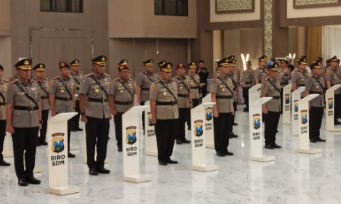 Sertijab pejabat utama dan kapolres jajaran Polda Jatim di gedung Mahameru komplek Mapolda Jatim. (Foto : Polda Jatim)