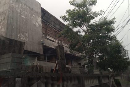 Pembongkaran kantor Dinas Perumahan Rakyat, Kawasan Permukiman dan Cipta Karya (PRKPCK) Jawa Timur Diduga melanggar prosedur. (Foto : siginews.com)