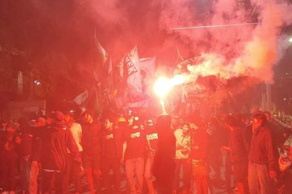 Ribuan bonek sangat antusias merayakan Anniversary Persebaya ke-98 di Kota Surabaya. (Foto-foto : jero)
