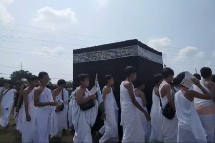Ribuan santri dan pelajar Pesantren Al Azhaar Tulungagung mengikuti manasik haji. (Foto : Al Azhaar Tulungagung)