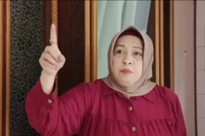 Tri Kumala Dewi mengeluhkan selama ini sudah mengeluarkan uang ratusan juta rupiah ke pengacaranya untuk memenangkan perkara, tapi kalah dan rumahnya di Jl Dr Soetomo 55 Surabaya telah dieksekusi. (Foto : screenshot video)