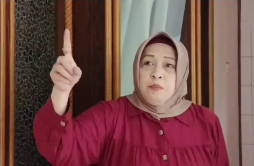 Tri Kumala Dewi mengeluhkan selama ini sudah mengeluarkan uang ratusan juta rupiah ke pengacaranya untuk memenangkan perkara, tapi kalah dan rumahnya di Jl Dr Soetomo 55 Surabaya telah dieksekusi. (Foto : screenshot video)