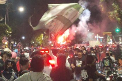 Ribuan Bonek tumplek blek di pusat kota dalam rangka memperingati Anniversary Persebaya ke-98 Tahun 2025. (Foto: jero)