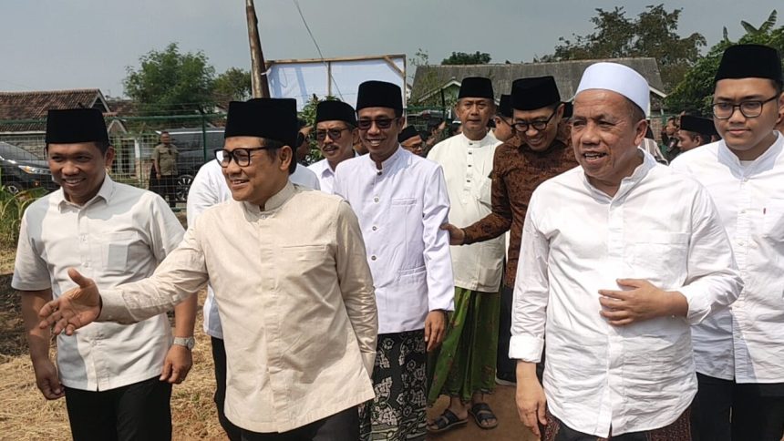Menteri Koordinator Bidang Pemberdayaan Masyarakat (Menko PM) Abdul Muhaimin Iskandar atau Cak Imin menghadiri acara Halaqoh Kebangsaan bersama 500 kiai se-Jawa Timur yang digelar di Pondok Pesantren Al-Yasini, Kraton, Pasuruan, Selasa (15/7/2025). (Foto : jero)