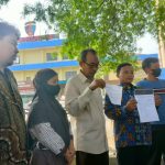 Kuasa hukum mendampingi kedua orang tua kliennya usai melaporkan Kasat Reskrim dan Kanit PPA Sat Reskrim Polres Madiun dilaporkan ke Bidang Propam Polda Jatim. (Foto : jero)