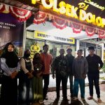 Warga korban penganiayaan dan perbuatan tidak menyenangkan yang diduga dilakukan Mbah Sinem, bersama-sama melaporkan Mbah Sinem ke polisi. (foto : hnf)
