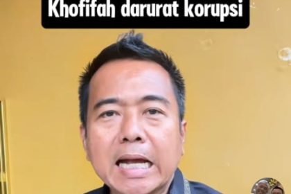 Cak Sholeh juga rakyat Jawa timur untuk demo sebagai gerakan perlawanan dan gerakan menurunkan Khofifah dari Gubernur Jatim. (Foto : ss tiktok cak sholeh)
