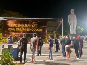 Posko Rakyat Jawa Timur Menggugat berdiri mulai Kamis malam ini hingga Demo Turunkan Gubernur Jatim pada 3 September 2025. (foto: jero)