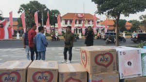 Meski tenda posko hilang, massa dari gerakan Rakyat Jawa Timur Menggugat tetap berada di posko. (foto : jero)