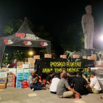 Pasca digeruduk sekelompok orang bertopeng ala nija, tenda Posko Rakyat Jawa Timur Menggugat terpasang lagi. (foto : jero)
