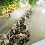 Hampir seharian petugas gabungan polisi dan tentara menjaga Kota Surabaya. (foto-foto : jero/siginews.com)