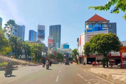 Suasana di Jalan Basuki Rahmat, Surabaya, pada Sabtu (30/8/2025) siang. (foto-foto : jero/siginews.com)