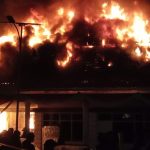Ruang kerja Wagub Jatim di komplek gedung negara Grahadi, Jalan Gubernur Suryo, ludes dibakar massa, pada Sabtu (30/8/2025) malam. (foto-foto : jero/siginews)