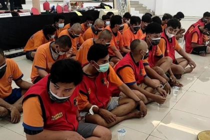 Para pelaku kerusuhan di Kota Surabaya diamankan di Polrestabes Surabaya. (foto: jero)
