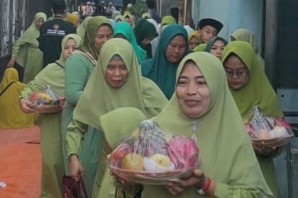 Peringatan Maulid Nabi Muhammad S.A.W disambut meriah berbagai warga di Surabaya. (foto-foto : jero/siginews.com)
